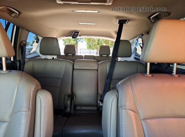 5FNYF5H95JB022628 2018 HONDA PILOT White Vista de los asientos traseros