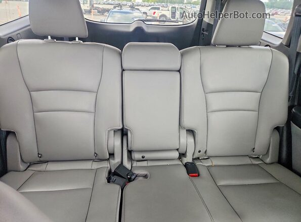 5FNYF5H9XJB007865 2018 HONDA PILOT Silver Vista de los asientos traseros