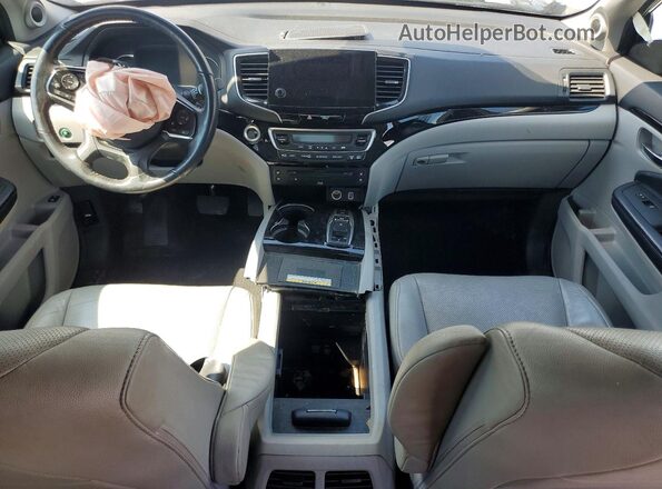 5FNYF6H02LB063518 2020 HONDA PILOT Silver Dashboard view