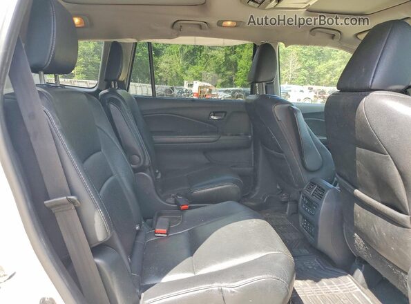 5FNYF6H03HB019437 2017 HONDA PILOT White Rear interior view