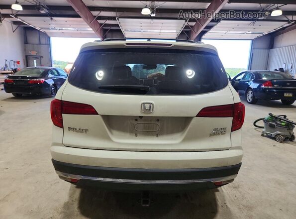 5FNYF6H03HB098043 2017 HONDA PILOT White Rear view