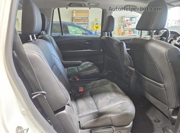 5FNYF6H03HB098043 2017 HONDA PILOT White Rear interior view