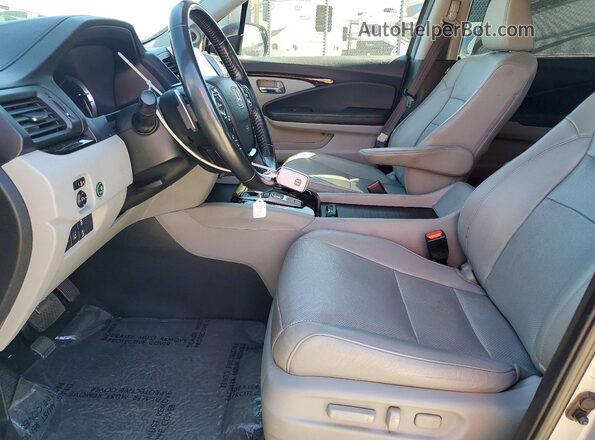 5FNYF6H05HB002008 2017 HONDA PILOT Silver წინა სალონის ხედი