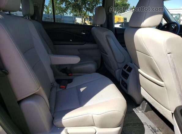 5FNYF6H05HB002008 2017 HONDA PILOT Silver უკანა სალონის ხედი