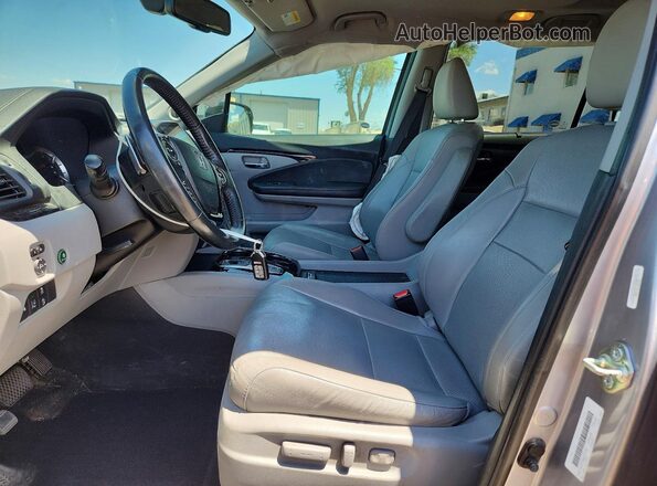 5FNYF6H07HB003192 2017 HONDA PILOT Silver Widok wnętrza z przodu