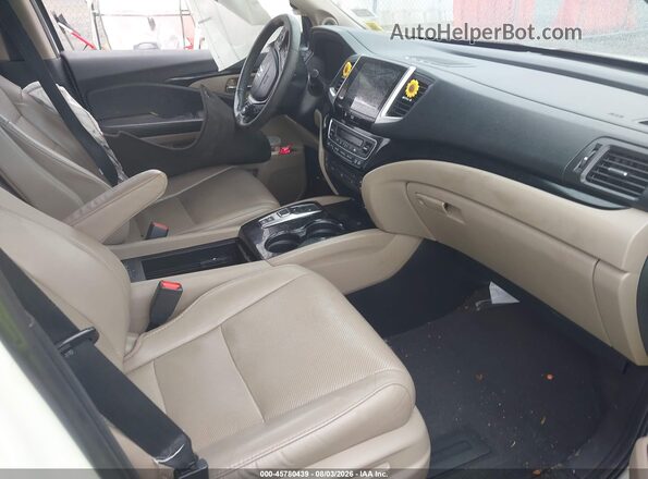 5FNYF6H09JB041173 2018 HONDA PILOT White Вид салону спереду