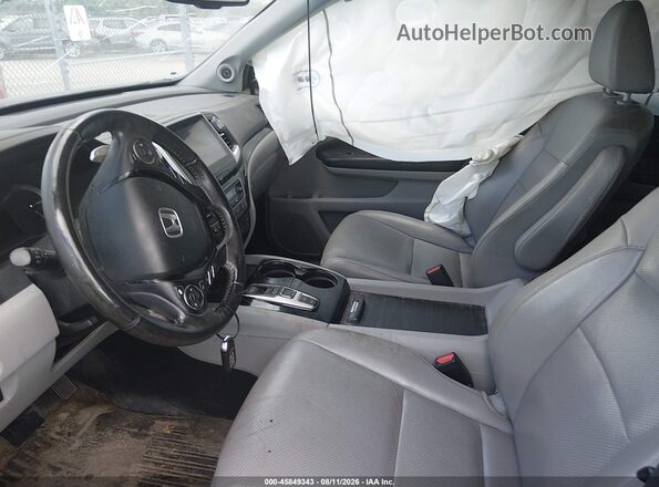 5FNYF6H0XHB017507 2017 HONDA PILOT Черный Вид салона спереди