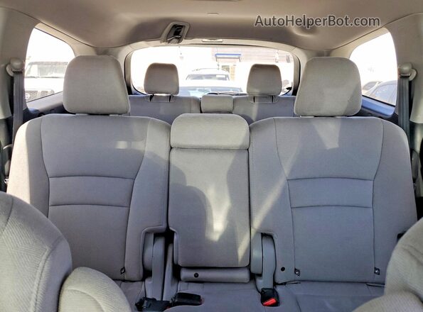 5FNYF6H32KB097984 2019 HONDA PILOT Silver Widok tylnych siedzeń