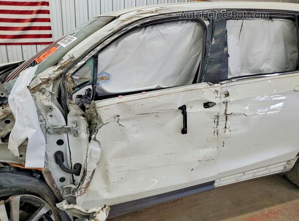 5FNYF6H35JB019410 2018 HONDA PILOT Белый Вид салона спереди