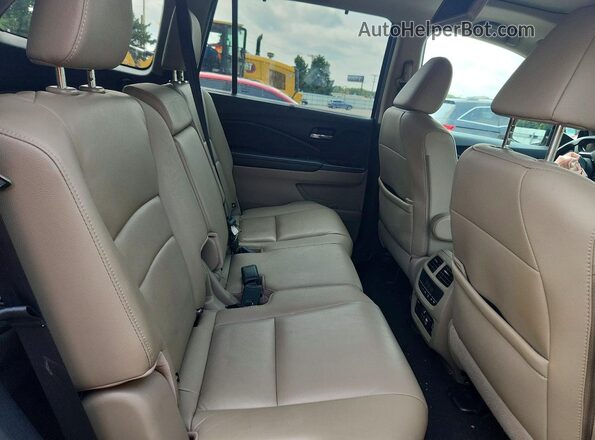 5FNYF6H40KB045049 2019 HONDA PILOT White უკანა სალონის ხედი