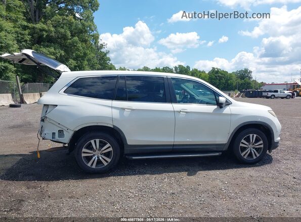 5FNYF6H52HB036581 2017 HONDA PILOT White Widok wnętrza z tyłu
