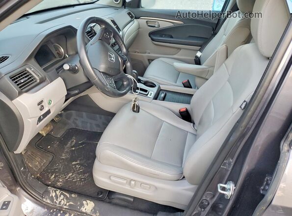 5FNYF6H53KB028674 2019 HONDA PILOT Gray Front interior view