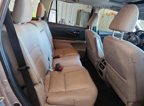 5FNYF6H55JB019800 2018 HONDA PILOT Silver უკანა სალონის ხედი