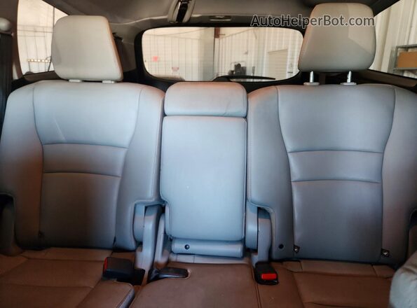 5FNYF6H55JB019800 2018 HONDA PILOT Silver უკანა სავარძლების ხედი