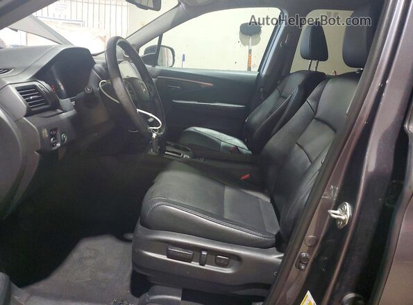 5FNYF6H55JB050223 2018 HONDA PILOT Charcoal Вид салону спереду