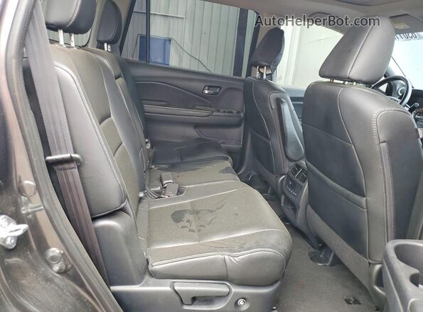 5FNYF6H55JB072531 2018 HONDA PILOT Gray Rear interior view