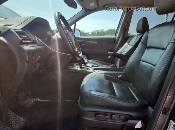 5FNYF6H56GB093283 2016 HONDA PILOT Silver Front interior view