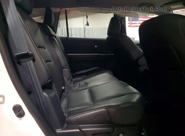 5FNYF6H57JB013948 2018 HONDA PILOT White Widok wnętrza z tyłu