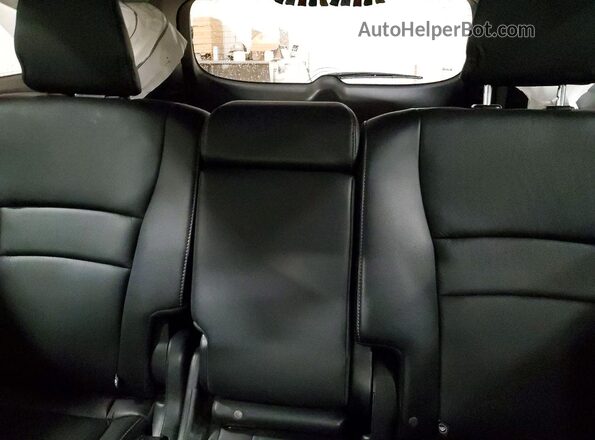 5FNYF6H57JB013948 2018 HONDA PILOT White Widok tylnych siedzeń