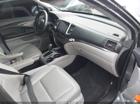 5FNYF6H57JB053110 2018 HONDA PILOT Gray Widok wnętrza z przodu