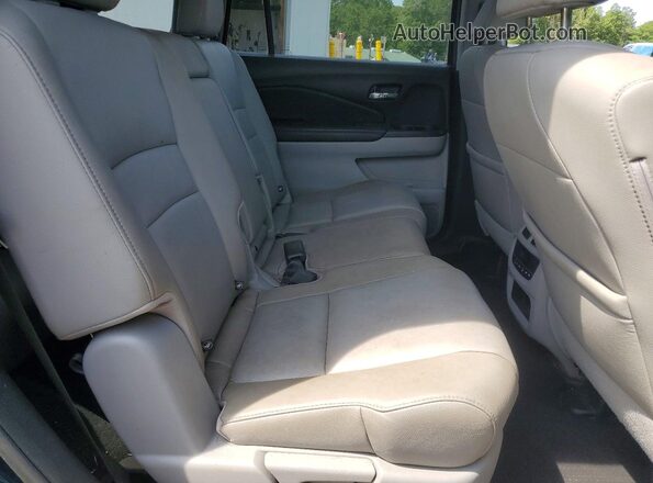 5FNYF6H5XHB079307 2017 HONDA PILOT Blue Rear interior view