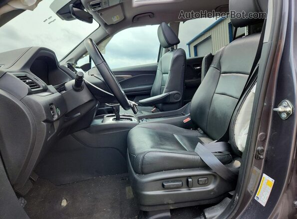 5FNYF6H5XKB076592 2019 HONDA PILOT Charcoal Front interior view