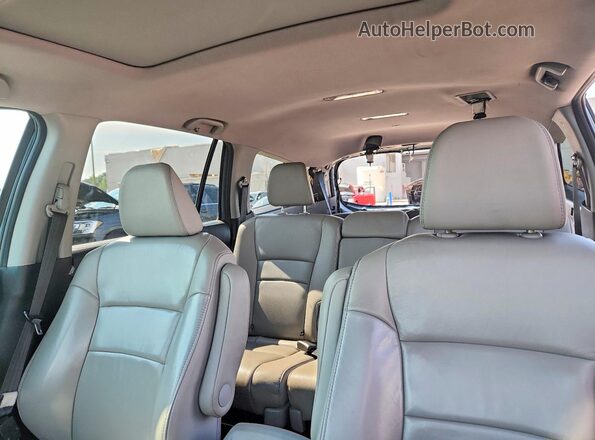 5FNYF6H63JB050925 2018 HONDA PILOT Blue Widok tylnych siedzeń