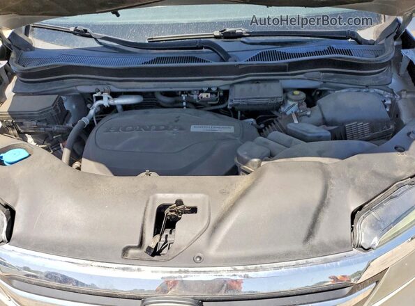 5FNYF6H65JB068570 2018 HONDA PILOT Silver Engine compartment view