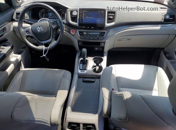 5FNYF6H65JB068570 2018 HONDA PILOT Silver Dashboard view