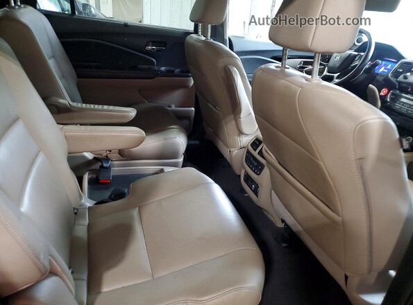 5FNYF6H68KB003035 2019 HONDA PILOT Maroon Vista interior trasera