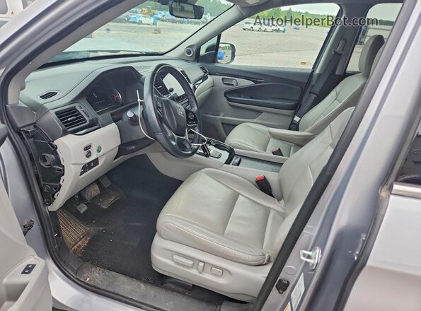 5FNYF6H69MB058208 2021 HONDA PILOT Серебряный Вид салона спереди