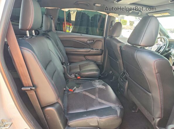 5FNYF6H75NB067725 2022 HONDA PILOT White Вид задньої частини салону