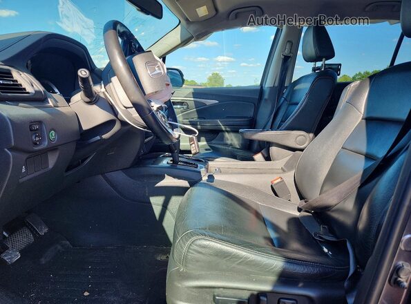 5FNYF6H78HB016286 2017 HONDA PILOT Серый Вид салона спереди