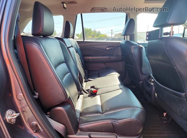 5FNYF6H78HB016286 2017 HONDA PILOT Серый Вид задней части салона