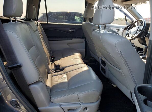 5FNYF6H86JB503758 2018 HONDA PILOT Gray Widok wnętrza z tyłu