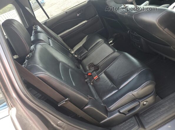 5FNYF6H87JB033515 2018 HONDA PILOT Gray Widok wnętrza z tyłu
