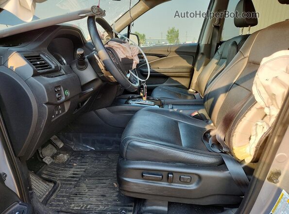 5FNYF6H90JB502341 2018 HONDA PILOT Silver Вид салону спереду
