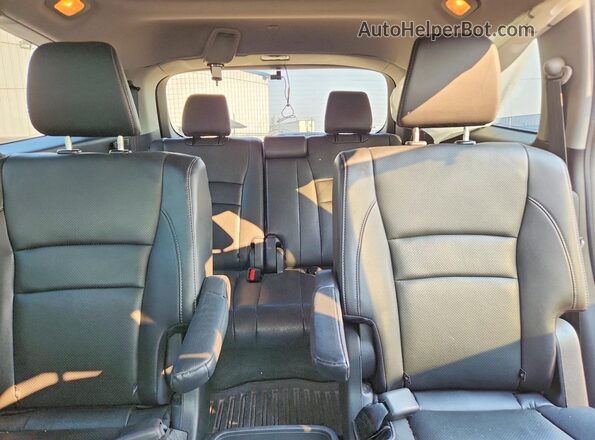 5FNYF6H90JB502341 2018 HONDA PILOT Silver Вид задніх сидінь