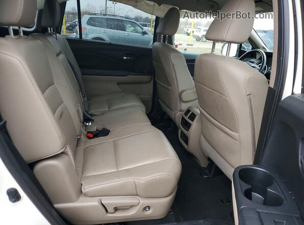 5FNYF6H91HB028958 2017 HONDA PILOT Белый Вид задней части салона