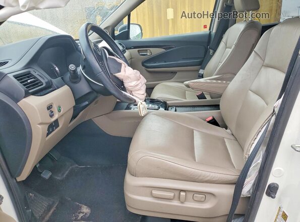 5FNYF6H91HB028958 2017 HONDA PILOT Белый Вид салона спереди