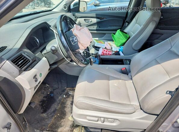 5FNYF6H96HB004364 2017 HONDA PILOT Серебряный Вид салона спереди