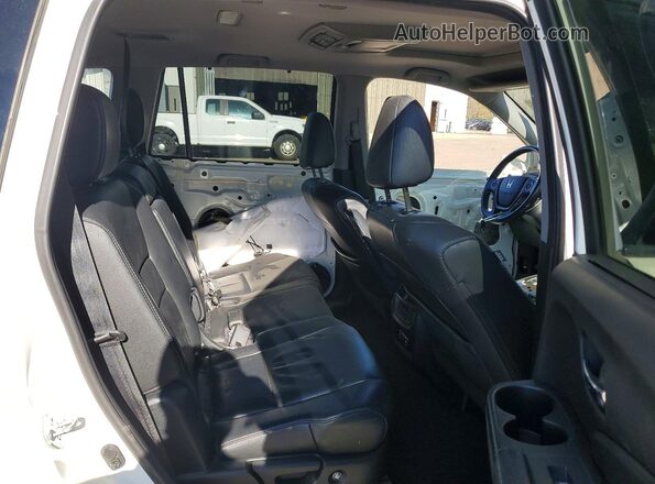 5FNYF6H96HB060644 2017 HONDA PILOT Белый Вид задней части салона