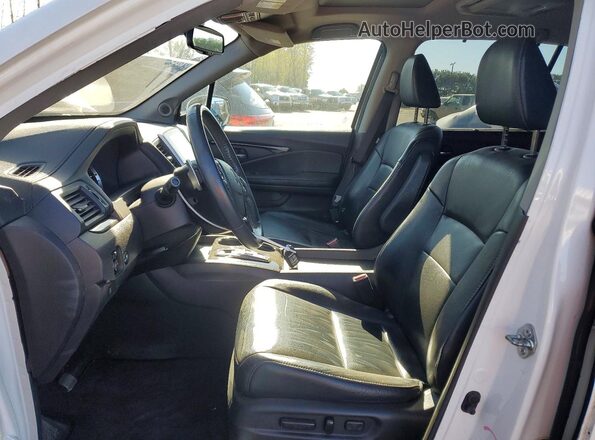 5FNYF6H96HB060644 2017 HONDA PILOT Белый Вид салона спереди