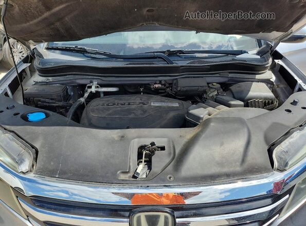 5FNYF6H98HB009291 2017 HONDA PILOT Silver Vista del compartimento del motor