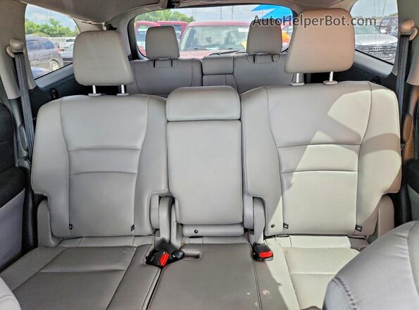 5FNYF6H98HB009291 2017 HONDA PILOT Silver Vista de los asientos traseros