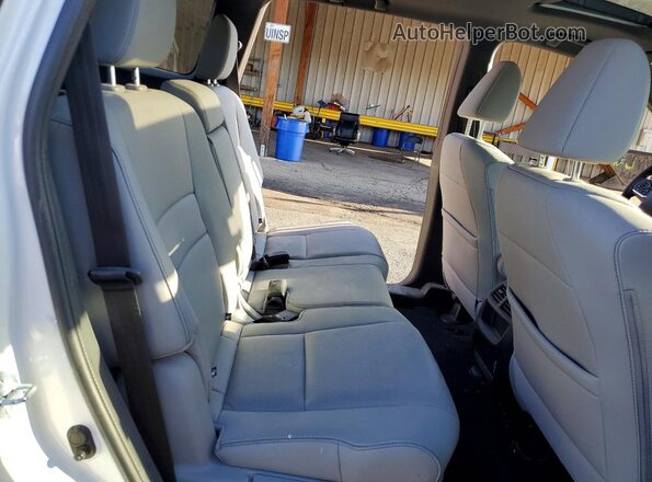 5FNYF8H57PB033606 2023 HONDA PASSPORT White Vista de los asientos traseros