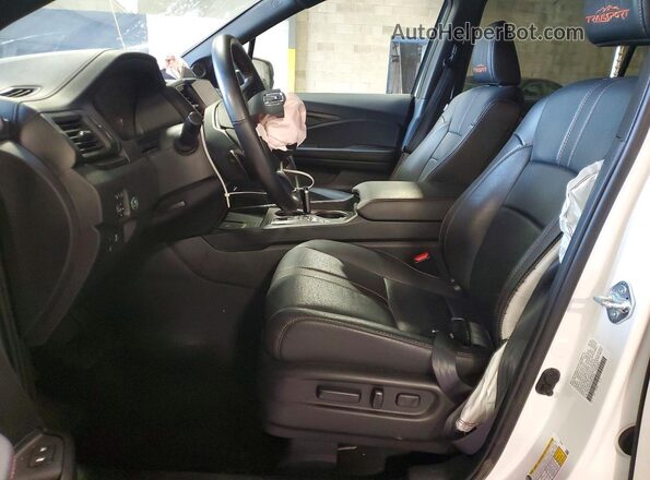 5FNYF8H63RB018922 2024 HONDA PASSPORT White Widok wnętrza z przodu