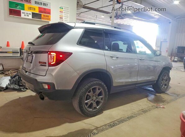 5FNYF8H69RB004572 2024 HONDA PASSPORT Серебряный Задняя правая четверть