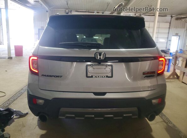 5FNYF8H69RB004572 2024 HONDA PASSPORT Серебряный Вид сзади