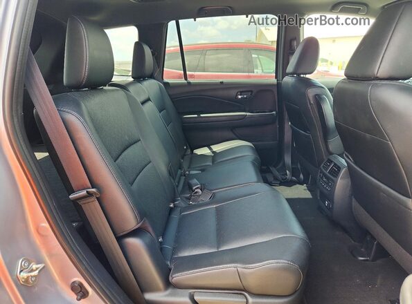 5FNYF8H93KB006222 2019 HONDA PASSPORT Silver Widok tylnych siedzeń